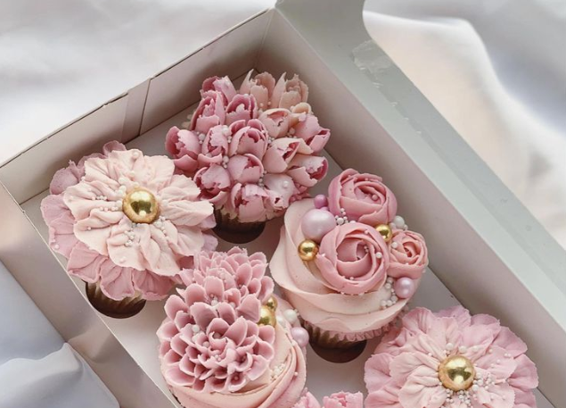 Elegant Floral Cupcakes